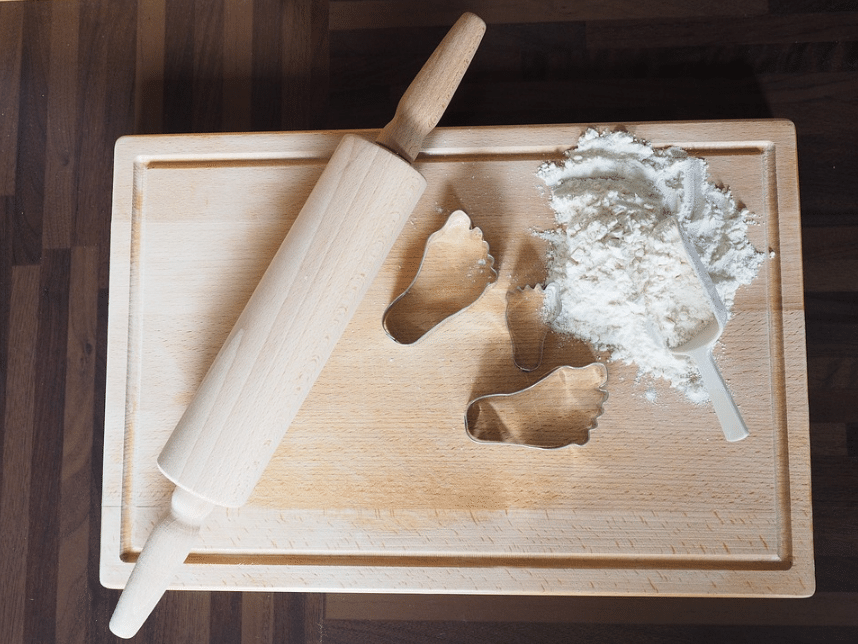 p&acirc;tisserie farine planche en bois