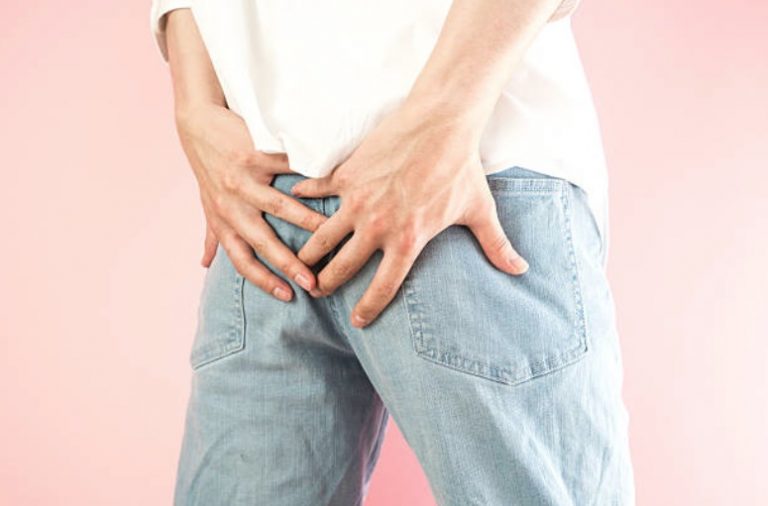 fissure anale h&eacute;morro&iuml;des douleurs fesses derri&egrave;re