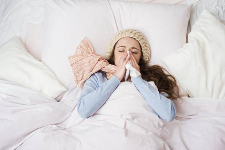 malade mouchoir moucher rhume grippe