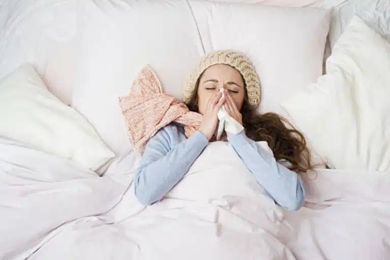 malade mouchoir moucher rhume grippe
