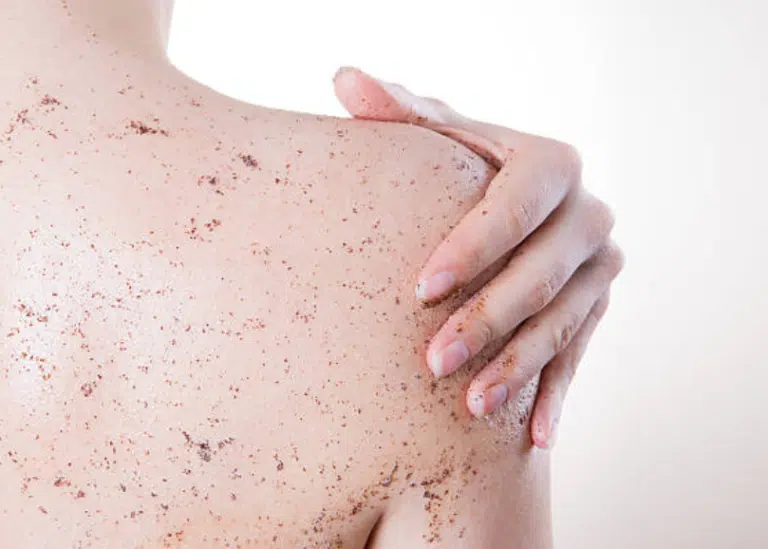 gommage corps exfoliation soin marc de caf&eacute; beaut&eacute;