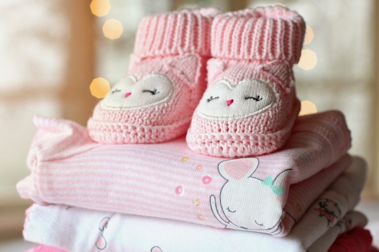 v&ecirc;tements b&eacute;b&eacute; chaussons