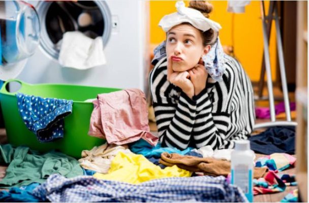Pourquoi mon linge sent mauvais après le lavage ? (Et des solutions !)