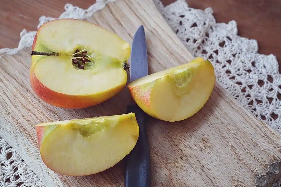 Pomme coupée : la méthode simple pour l’empêcher de noircir