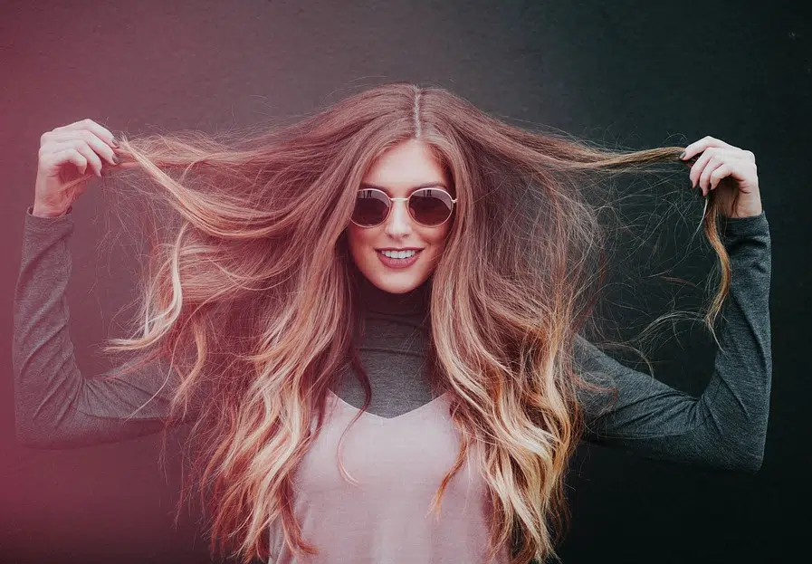 femme cheveux ondulés ondulations