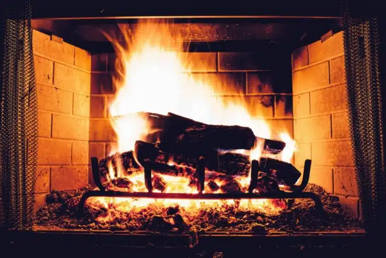 feu de cheminée âtre flammes