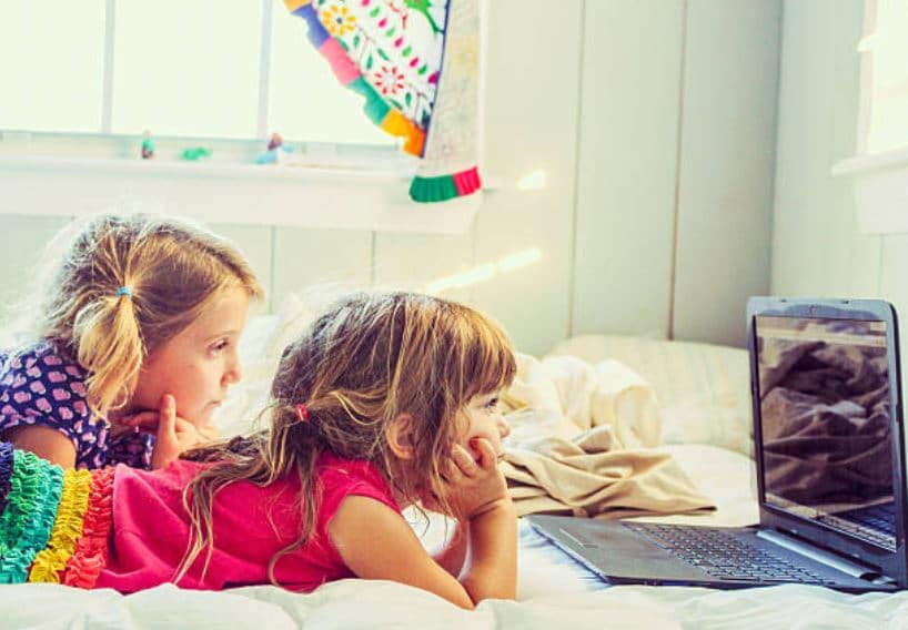 enfants &eacute;cran ordinateur