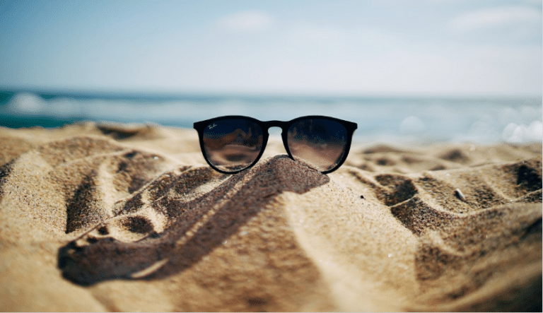 lunettes de soleil &eacute;t&eacute; plage