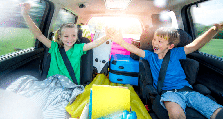 enfants voiture vacances