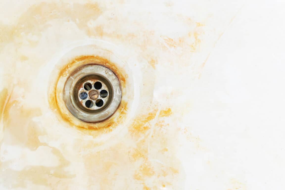 Rouille sur la baignoire ? Voici une astuce naturelle de nettoyage