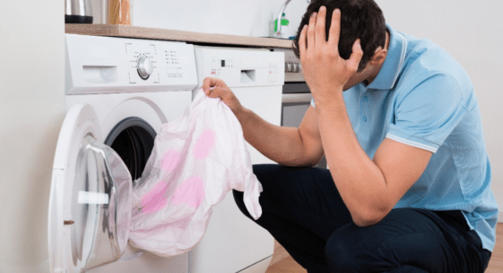 Comment empêcher un vêtement de déteindre et fixer la couleur