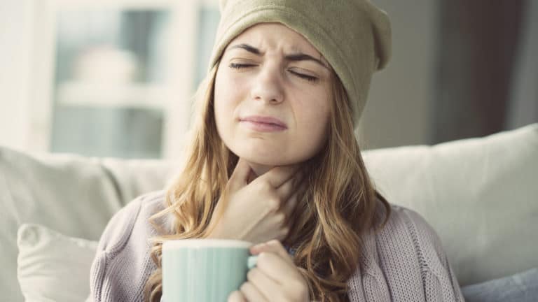 malade mal de gorge extinction de voix aphonie tisanes rem&egrave;des maux de gorge enrouement