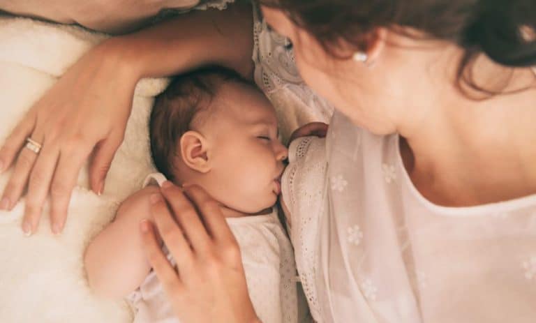 allaitement b&eacute;b&eacute; sein