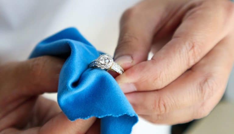 bague nettoyer bijoux en argent faire briller bijoux propres