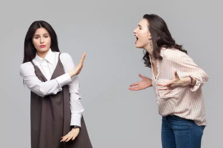 conflit dispute crier
