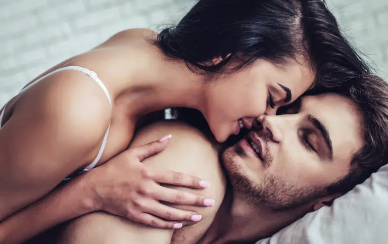 couple amoureux baiser