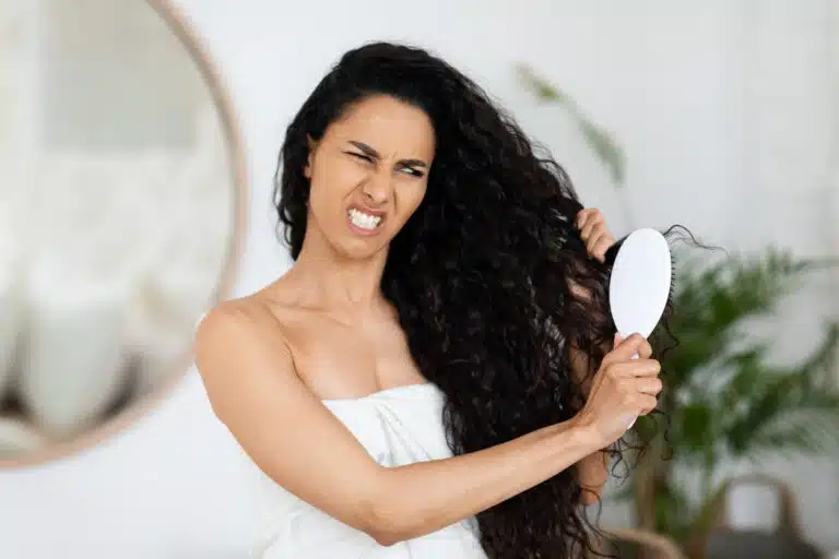 noeuds cheveux d&eacute;m&ecirc;lant brosse brossage