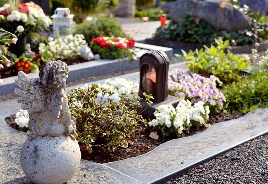 pierre tombale pour rendre hommage proche