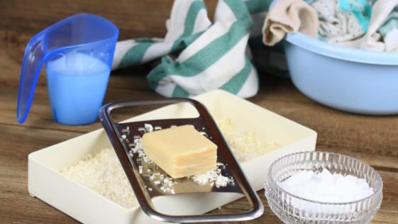 Comment faire sa lessive maison ? 7 recettes passées à la loupe