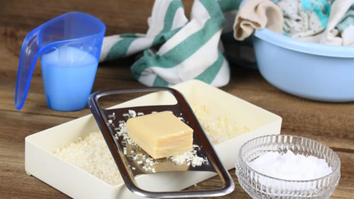 Comment faire sa lessive maison ? 7 recettes passées à la loupe