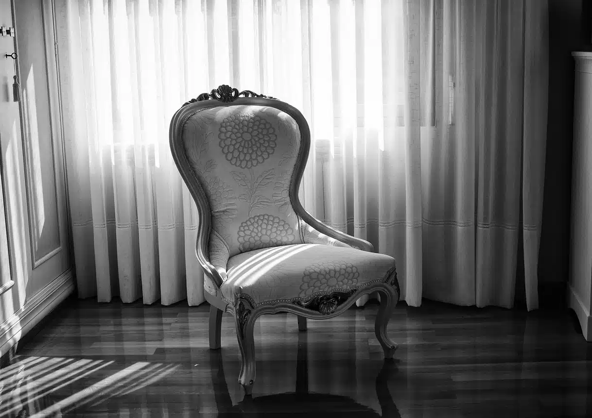 chaise ancienne assise en tissu