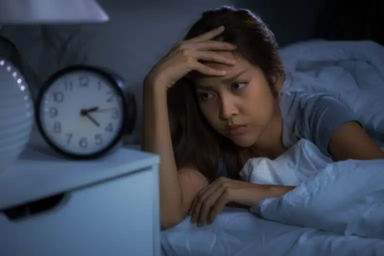 insomnie mal dormir sommeil fatigue r&eacute;veils nocturnes