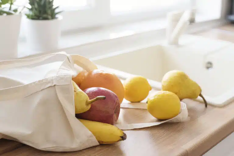 nettoyer fruits et l&eacute;gumes lavabo
