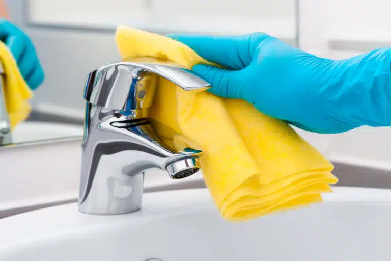 nettoyer salle de bain &eacute;vier robinet robinetterie