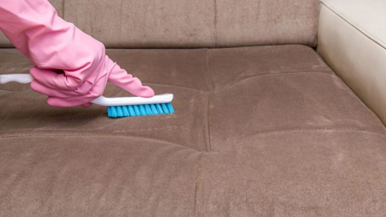 Chaise en tissu : comment nettoyer une assise non déhoussable