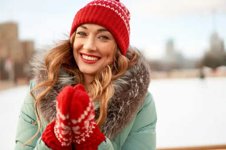 femme-manteau-hiver-froid-neige-bonnet