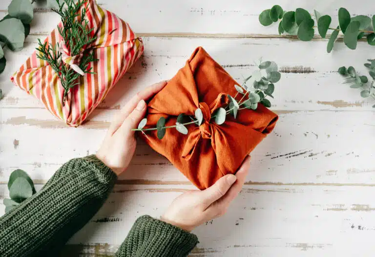 furoshiki emballer cadeaux dans du tissu