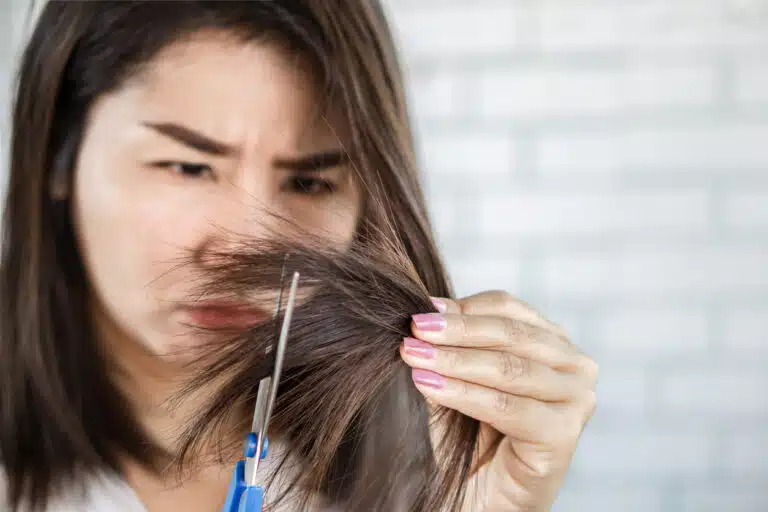 se couper les cheveux soi-m&ecirc;me coiffure coupe pointes