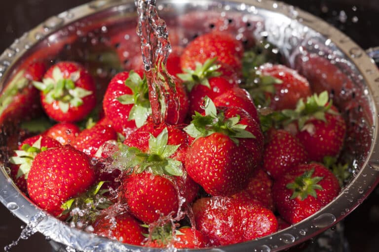 laver les fraises pesticides