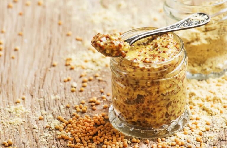 sauce moutarde &agrave; l'ancienne avec des grains