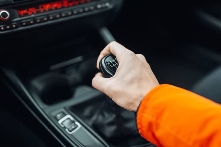 passage des vitesses point mort voiture bo&icirc;te de vitesse