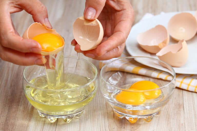 s&eacute;parer les blancs et jaunes d'oeuf
