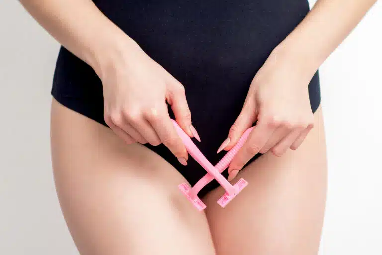 rasage rasoirs raser le maillot &eacute;pilation poils pubiens
