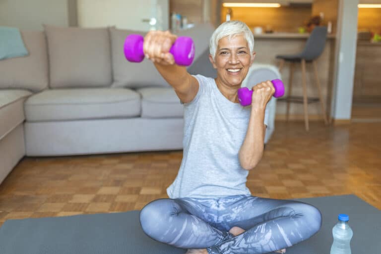 femme &acirc;g&eacute;e mature senior perte de poids apr&egrave;s 60 ans sport