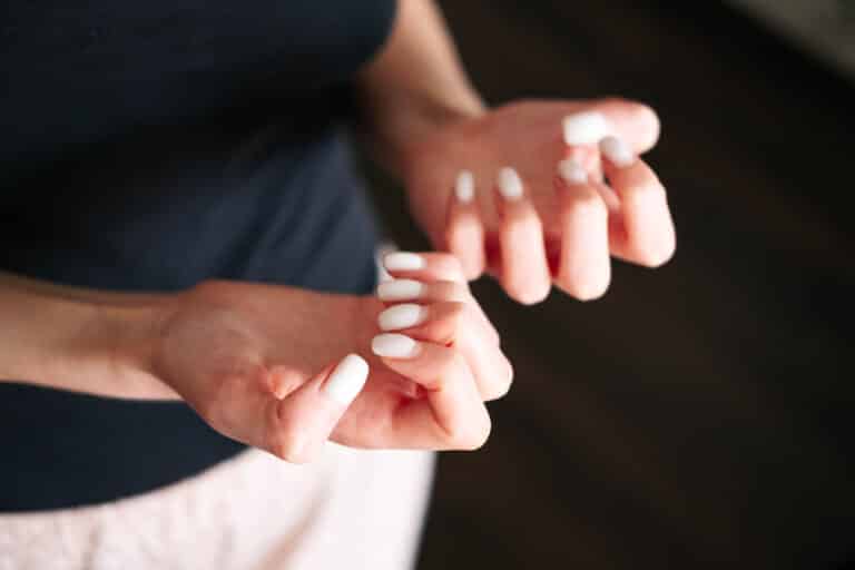 sant&eacute; des ongles longs vernis mains