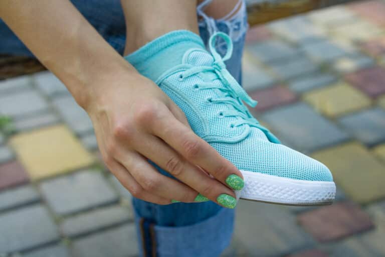 nettoyer semelles blanches chaussures