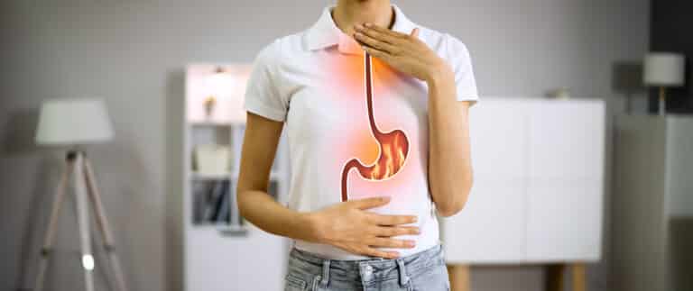 reflux remont&eacute;es acides br&ucirc;lures d'estomac RGO rem&egrave;des naturels conseils alimentation aliments
