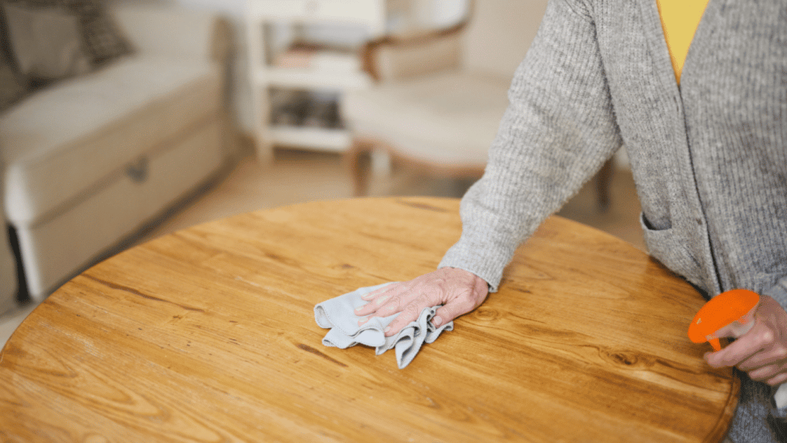Chaise en tissu : comment nettoyer une assise non déhoussable
