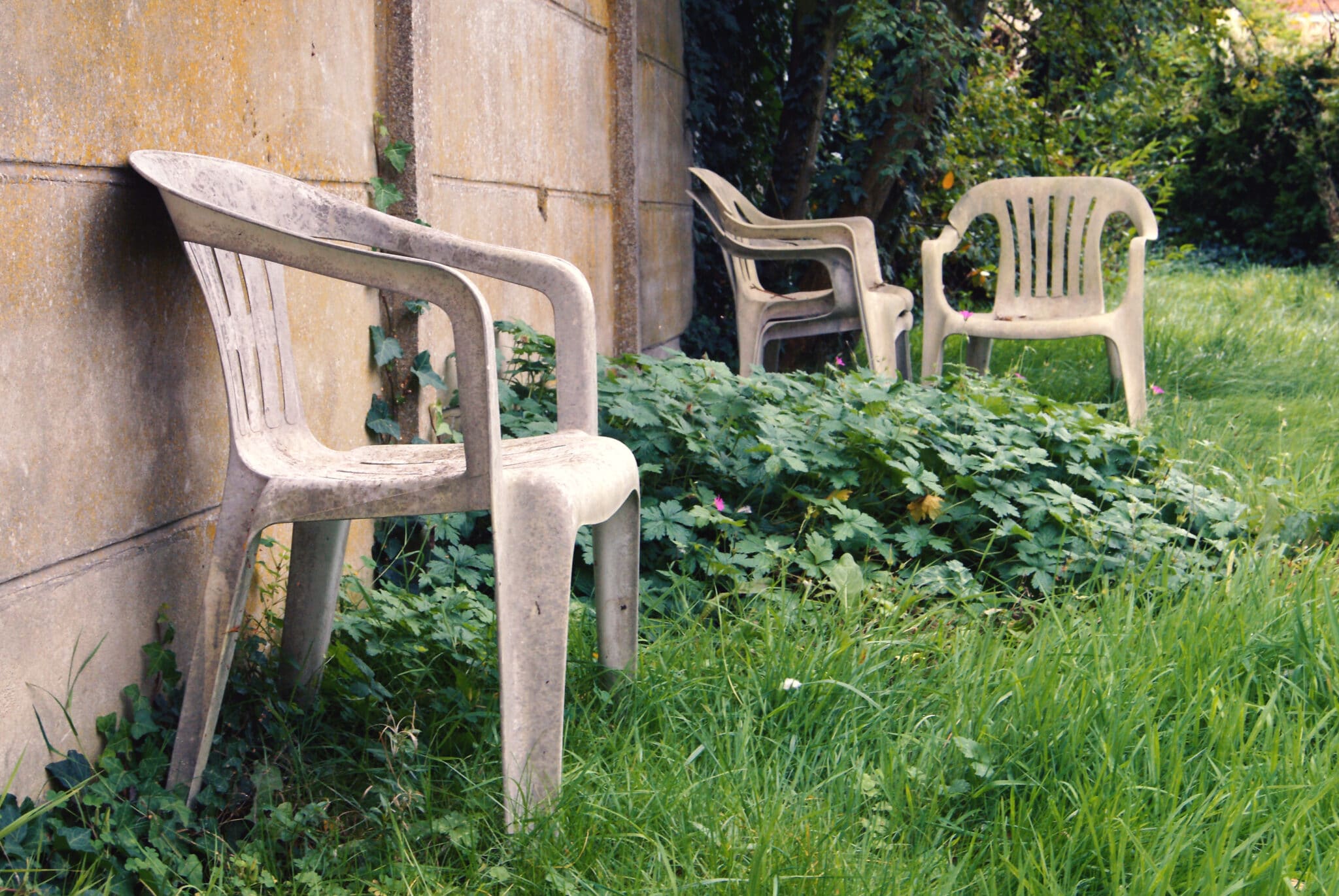 salon de jardin en plastique blanc