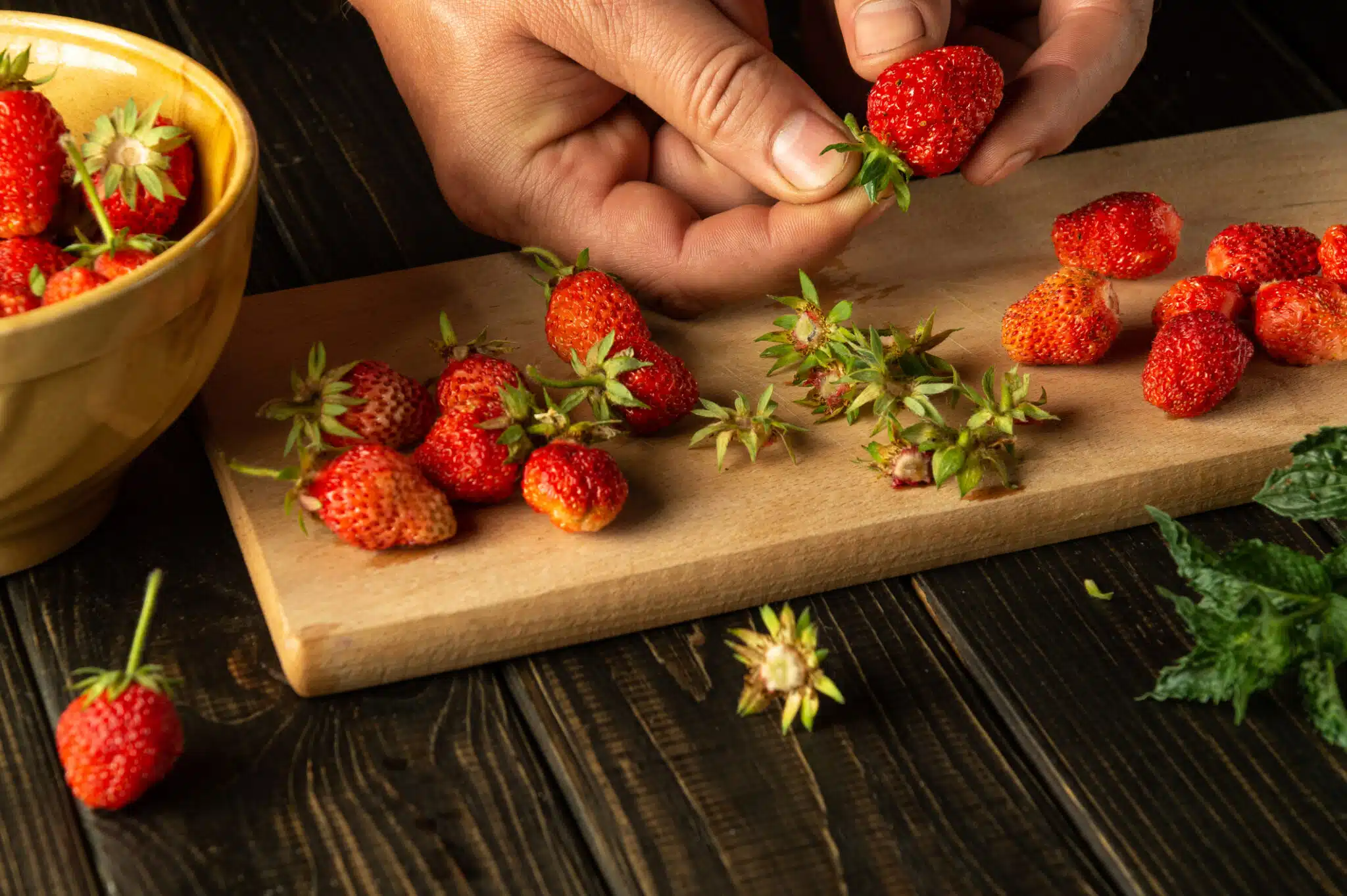 queues de fraises couper fraise feuilles anti-gaspi gaspillage alimentaire
