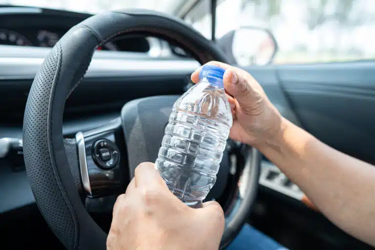 bouteille en plastique objets voiture &eacute;t&eacute;