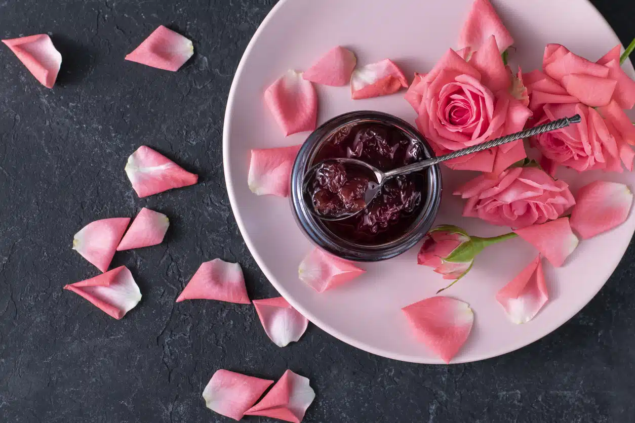 Confiture de p&eacute;tales de rose pour recycler les roses de Saint Valentin