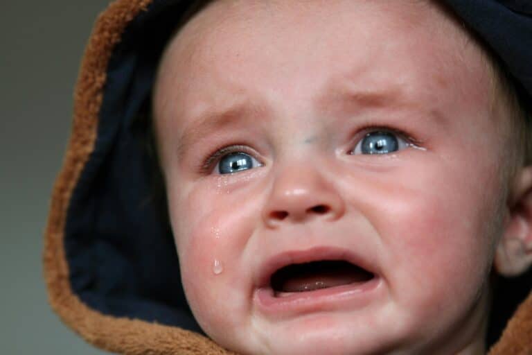 b&eacute;b&eacute; qui pleure