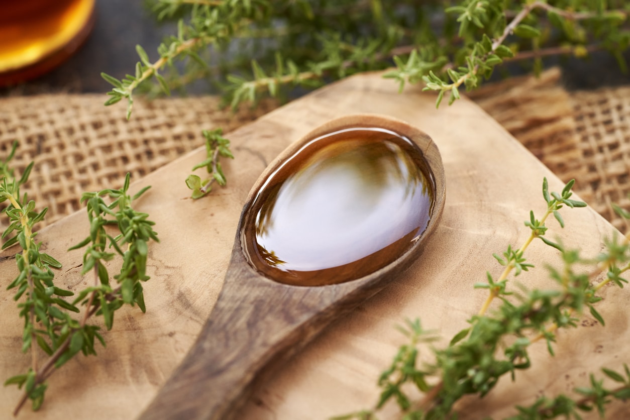 Comment préparer un sirop de thym efficace contre la toux ? La recette