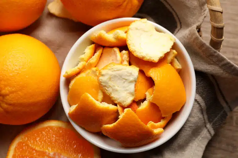 Écorces d’orange peaux d'agrumes épluchures de fruits