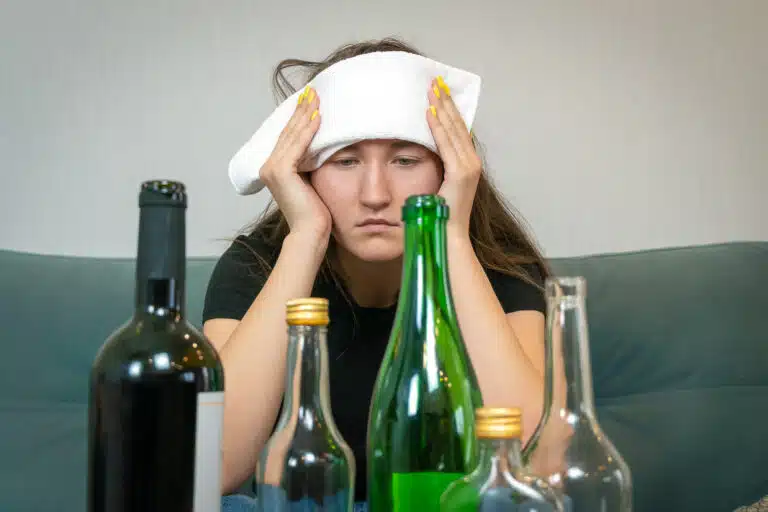 gueule de bois apr&egrave;s avoir bu de l&rsquo;alcool